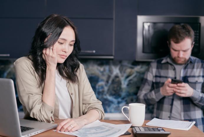 GRÁTIS: Saia das Dívidas - 6 Dicas para Organizar seu Orçamento e Investir.